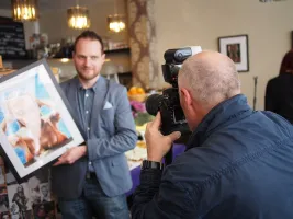 Newspaper guy

(Photo by D. Kesselgruber)